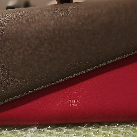 Celine Paris Taupe and Red Crossbody Leather & Chain Link design pattern Purse. - Picture 6 of 11